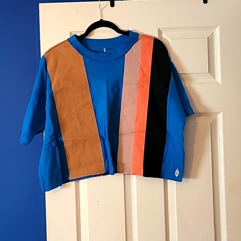 Free people crop top 💙🤎🩵